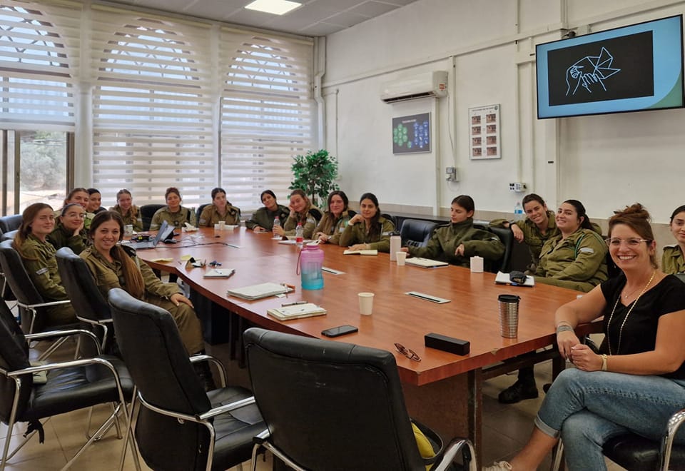 חפצי גולן רנד, מנהלת 